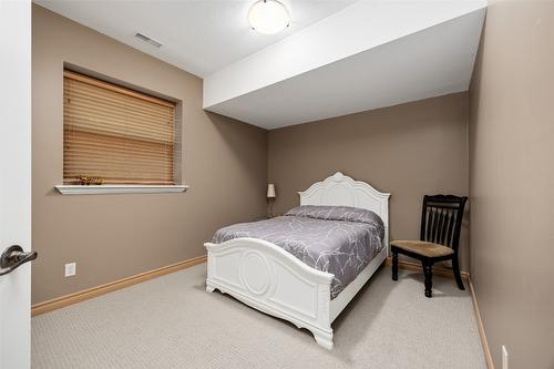 331 Quilchena Drive, Kelowna, BC - Indoor Photo Showing Bedroom