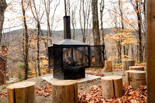 Cour - 91 Rue De L'Esplanade, Saint-Philémon, QC -  With Fireplace