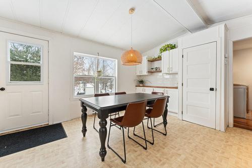 Dining room - 3 Rue Beauregard, Sutton, QC - Indoor