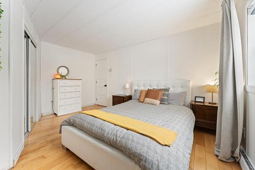 Primary bedroom - 3 Rue Beauregard, Sutton, QC - Indoor Photo Showing Bedroom