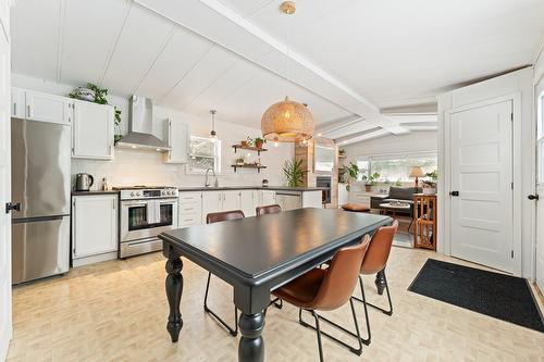 Dining room - 3 Rue Beauregard, Sutton, QC - Indoor Photo Showing Kitchen
