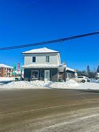 321  - 325 Ch. St-Charles  Lac-Aux-Sables, QC G0X 1M0