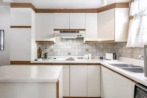 Cuisine - 357 Rue Frontenac, Dollard-Des-Ormeaux, QC - Indoor Photo Showing Kitchen With Double Sink