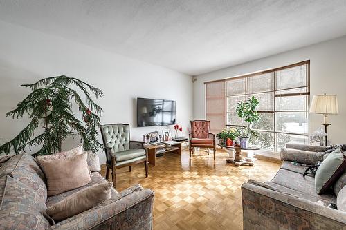 Salon - 357 Rue Frontenac, Dollard-Des-Ormeaux, QC - Indoor Photo Showing Living Room