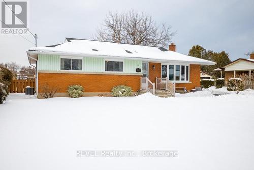 87 ROYAL MANOR DRIVE  St. Catharines (Carlton/Bunting), ON L2M 4L9