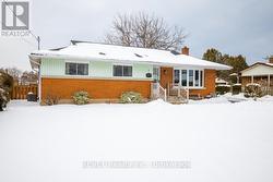 87 ROYAL MANOR DRIVE  St. Catharines (Carlton/Bunting), ON L2M 4L9