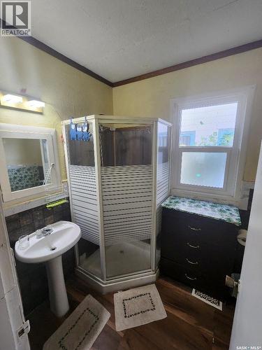3303 Dewdney Avenue, Regina, SK - Indoor Photo Showing Bathroom
