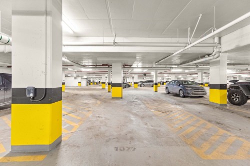 Garage - 413-112 Ch. De La Pointe-Nord, Montréal (Verdun/Île-Des-Soeurs), QC - Indoor Photo Showing Garage