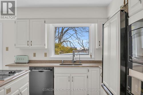 41 Tinatawa Court, Kitchener, ON - Indoor Photo Showing Kitchen