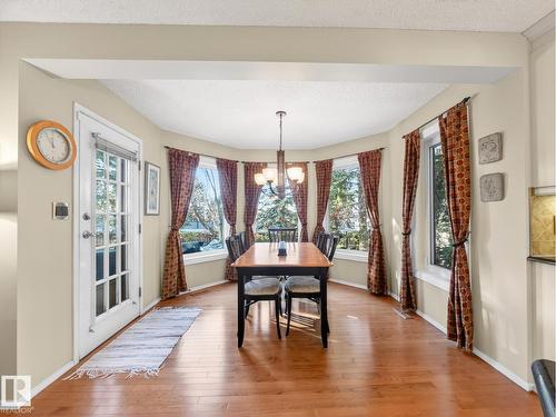 220 Ronning Cl Nw, Edmonton, AB - Indoor Photo Showing Dining Room