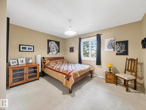 220 Ronning Cl Nw, Edmonton, AB - Indoor Photo Showing Bedroom