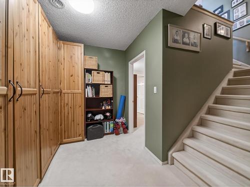 220 Ronning Cl Nw, Edmonton, AB - Indoor Photo Showing Other Room