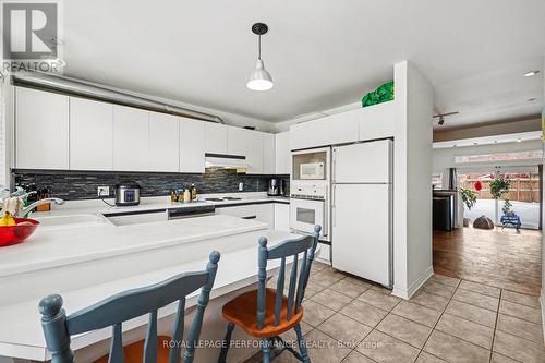 Spacious kitchen - 157 Russell Avenue, Ottawa, ON - Indoor Photo Showing Kitchen