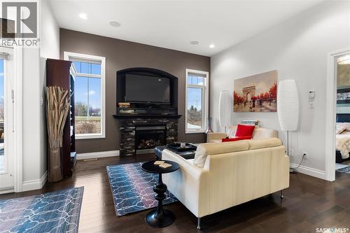 4613 Hames Crescent, Regina, SK - Indoor Photo Showing Living Room