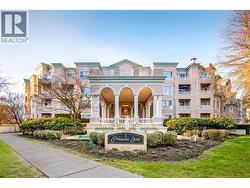 220 2995 PRINCESS CRESCENT  Coquitlam, BC V3B 7N1