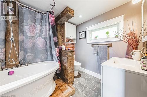 7721 Concession 5 Road, Caistor Centre, ON - Indoor Photo Showing Bathroom