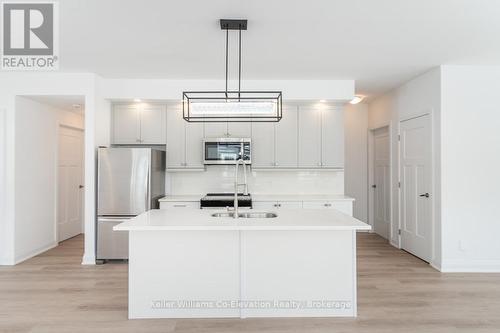 4 Danielle Crescent, Midland, ON - Indoor Photo Showing Kitchen With Double Sink