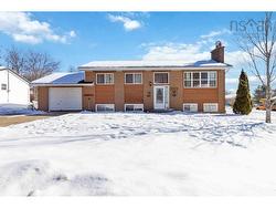 71 Skyridge Avenue  Lower Sackville, NS B4C 1R3