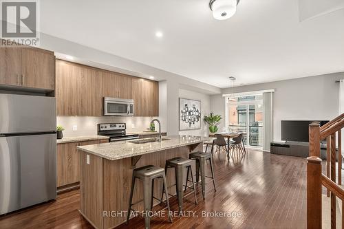 521 Chaperal Private N, Ottawa, ON - Indoor Photo Showing Kitchen With Upgraded Kitchen