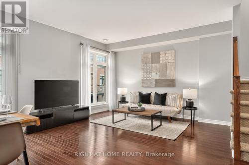 521 Chaperal Private N, Ottawa, ON - Indoor Photo Showing Living Room