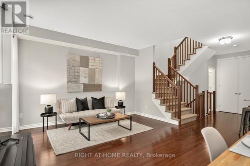 521 Chaperal Private N, Ottawa, ON - Indoor Photo Showing Living Room