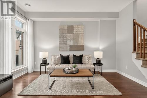 521 Chaperal Private N, Ottawa, ON - Indoor Photo Showing Living Room