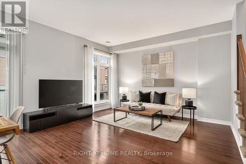 521 Chaperal Private N, Ottawa, ON - Indoor Photo Showing Living Room
