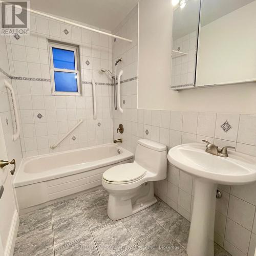 46 Woodlawn Avenue, Mississauga, ON - Indoor Photo Showing Bathroom