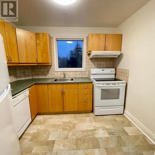 46 Woodlawn Avenue, Mississauga, ON - Indoor Photo Showing Kitchen