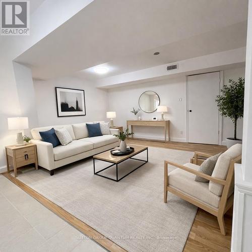 46 Woodlawn Avenue, Mississauga, ON - Indoor Photo Showing Living Room