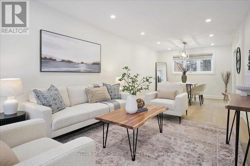 3637 Haven Glenn, Mississauga, ON - Indoor Photo Showing Living Room