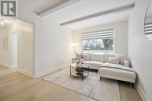 3637 Haven Glenn, Mississauga, ON - Indoor Photo Showing Living Room