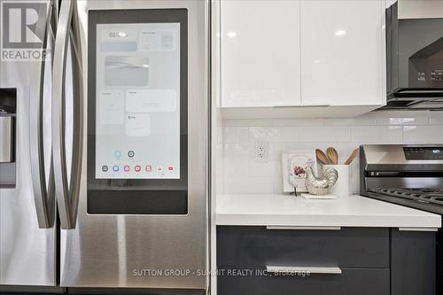 3637 Haven Glenn, Mississauga, ON - Indoor Photo Showing Kitchen