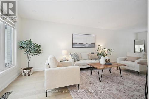 3637 Haven Glenn, Mississauga, ON - Indoor Photo Showing Living Room