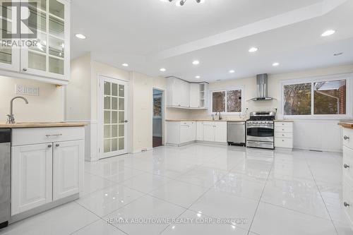 145 Wolfdale Avenue, Oakville, ON - Indoor Photo Showing Kitchen
