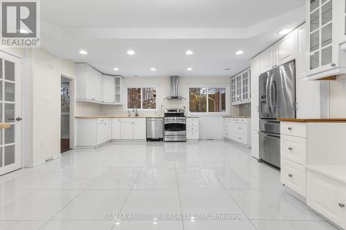 145 Wolfdale Avenue, Oakville, ON - Indoor Photo Showing Kitchen