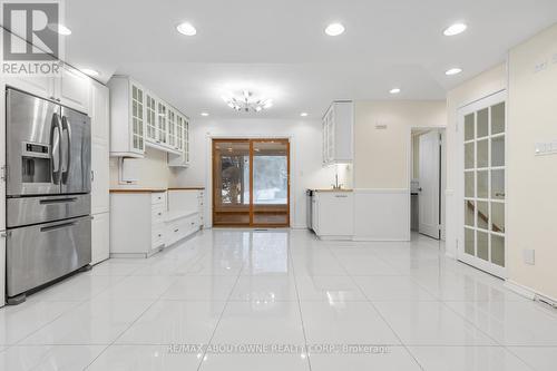 145 Wolfdale Avenue, Oakville, ON - Indoor Photo Showing Kitchen