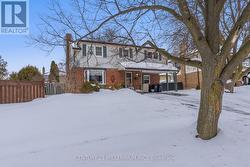 9 CRESTVIEW AVENUE  Brampton, ON L6W 2R7