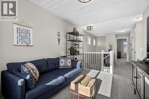 Family Room - 35 Wolf Hollow Park Se, Calgary, AB - Indoor Photo Showing Living Room