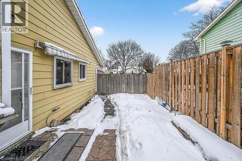 16 Golden Orchard Drive, Hamilton, ON - Outdoor