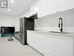 BRIGHT & MODERN KITCHEN & LIVING ROOM - 