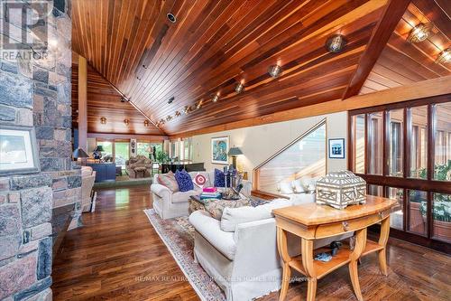 20 Woodsend Crescent, Aurora, ON - Indoor With Fireplace