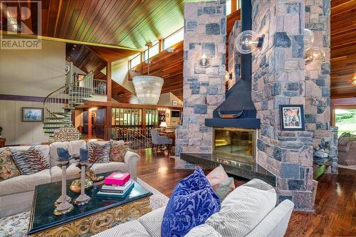 20 Woodsend Crescent, Aurora, ON - Indoor Photo Showing Living Room With Fireplace