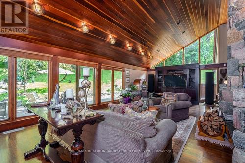 20 Woodsend Crescent, Aurora, ON - Indoor Photo Showing Other Room