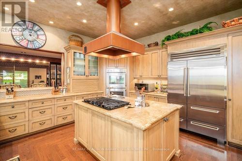 20 Woodsend Crescent, Aurora, ON - Indoor Photo Showing Kitchen