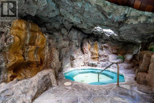 20 Woodsend Crescent, Aurora, ON - Outdoor With In Ground Pool