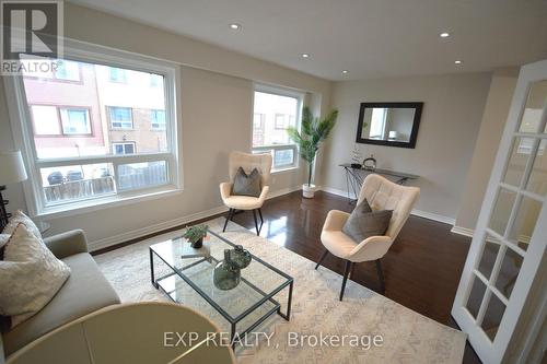 10 - 18 Moregate Crescent, Brampton, ON - Indoor Photo Showing Living Room