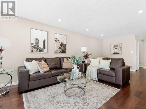 3329 Casson Way, London South, ON - Indoor Photo Showing Living Room