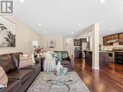 3329 Casson Way, London South, ON - Indoor Photo Showing Living Room