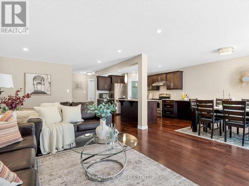 3329 Casson Way, London South, ON - Indoor Photo Showing Living Room